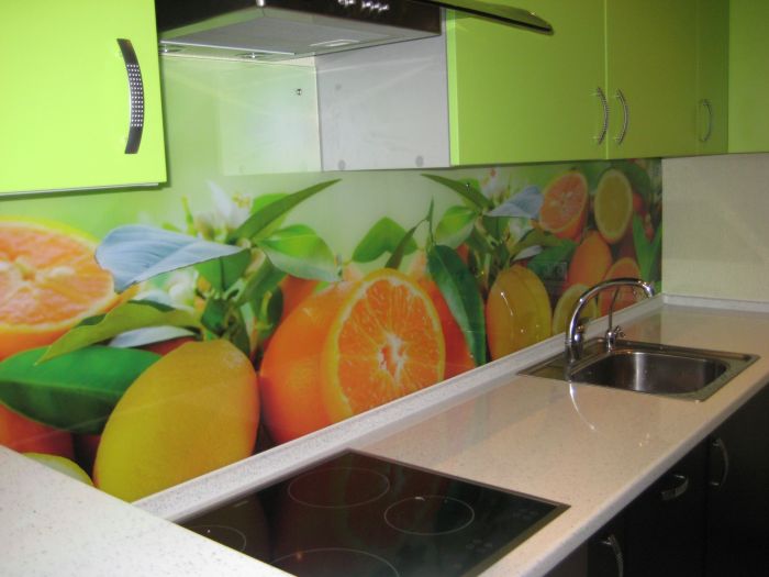 Стеновая панель для кухни из стекла